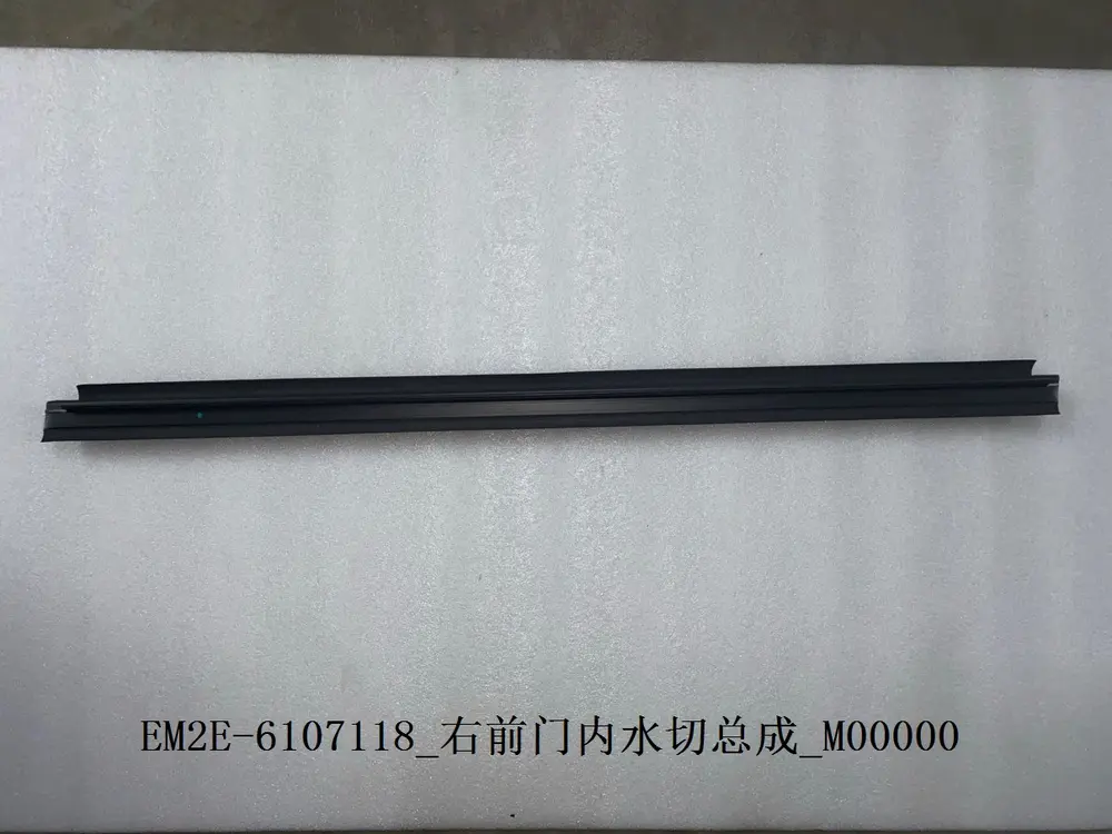 نوار داخلی شیشه در جلو راست بی وای دی Dolphin EV – 13136626-00