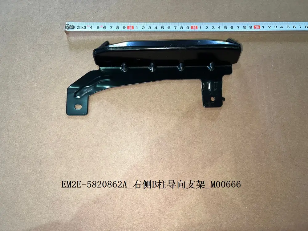 براکت راهنمای ستون وسط راست بی وای دی Dolphin EV – 13178745-00