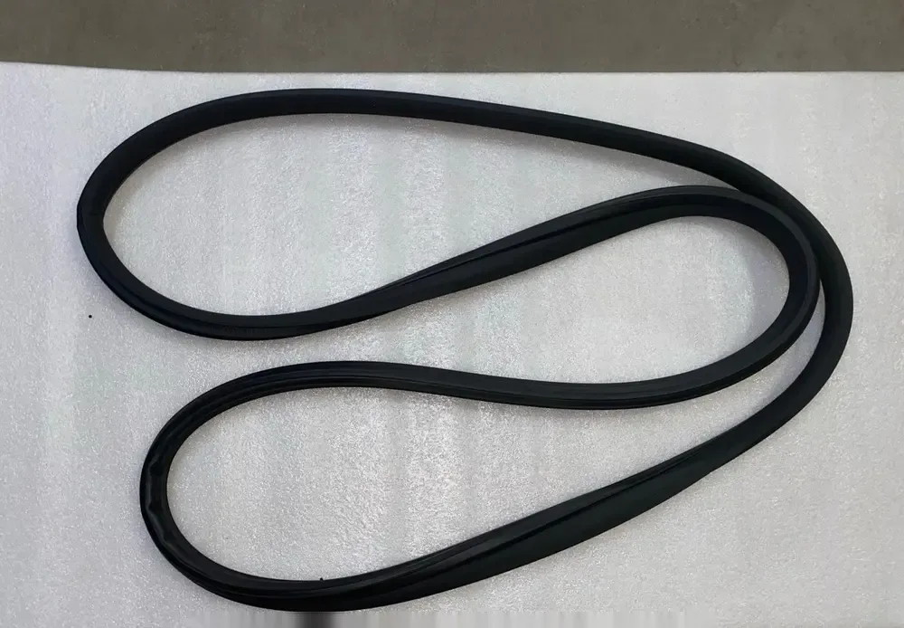 لاستیک دور چهارچوب در جلو چپ بی وای دی Dolphin EV – 13135944-00
